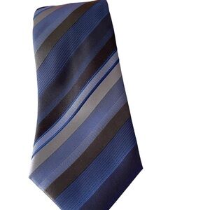Kenneth Cole Repp tie blue silver colors 58 inches long 3 1/2 inches wide silk.